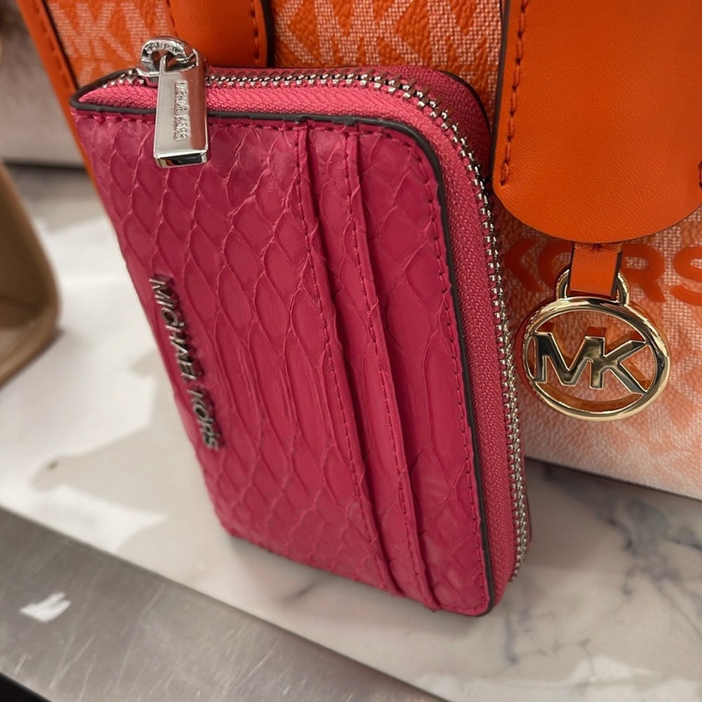Michael Kors Women Md Zip Around Card Case Coin Pouch Wallet Electric Pink
NWT - Picture 4 of 16